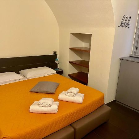 Feel - Luxury Duomo Suite Bergamo Bagian luar foto