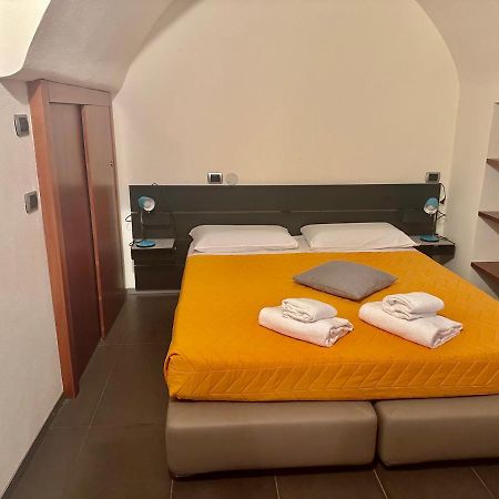 Feel - Luxury Duomo Suite Bergamo Bagian luar foto