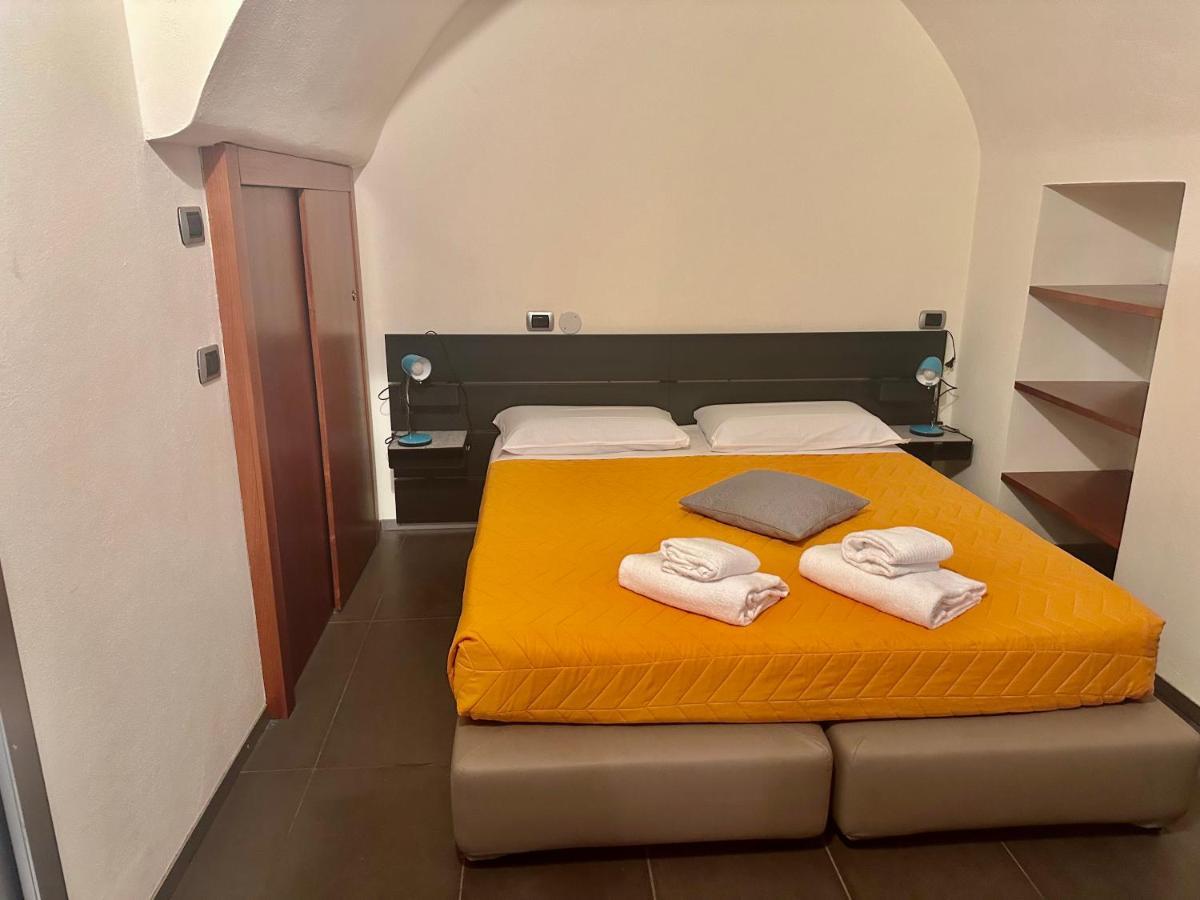 Feel - Luxury Duomo Suite Bergamo Bagian luar foto