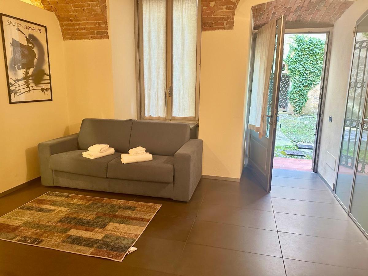 Feel - Luxury Duomo Suite Bergamo Bagian luar foto