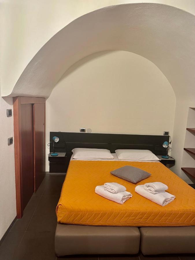 Feel - Luxury Duomo Suite Bergamo Bagian luar foto